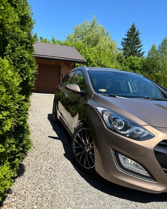 Hyundai I30 cena 27200 przebieg: 242000, rok produkcji 2013 z Strzyżów małe 497